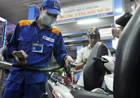 Giá xăng sau 3 lần hạ vẫn cao hơn trước lần tăng giá gần nhất