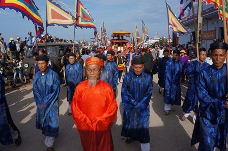 Lễ Khao lề thế lính Hoàng Sa được tổ chức trang nghiêm tại huyện đảo Lý Sơn ngày 28/4.