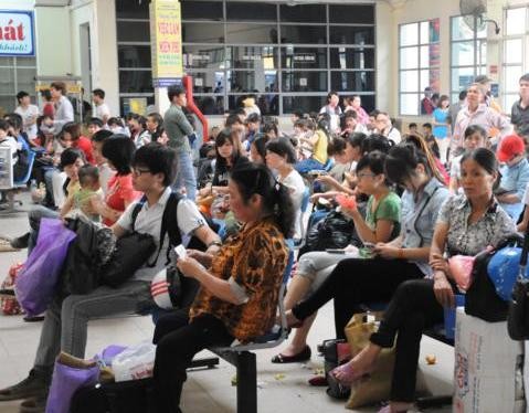 Người dân phờ phạc, hốc hác sau những chuyến tra tấn trên xe khách sau những dịp nghỉ lễ