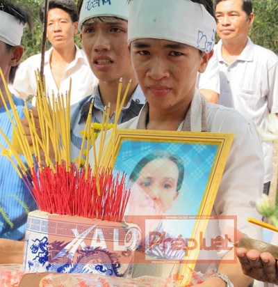 Di ảnh chị Nhân