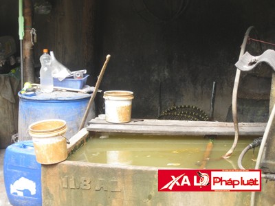 Nước pha chế đục ngầu lấy từ giếng khoan, nước sông.