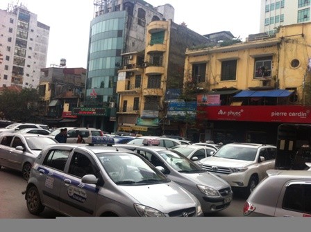Bức tranh bát nháo của taxi Hà Nội