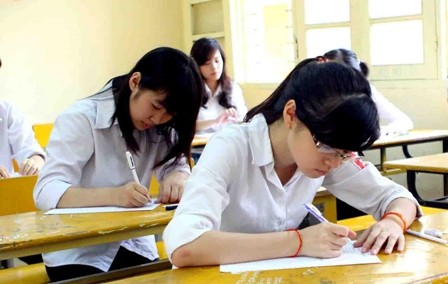 Thí sinh vào phòng thi sáng 2/6
