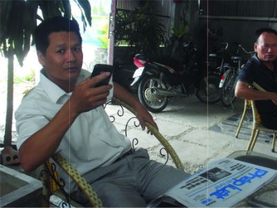 Nhân viên Trung tâm trình bày sự việc với phóng viên