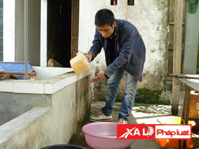 Nguồn nước tại địa phương bị nhiễm phèn nặng