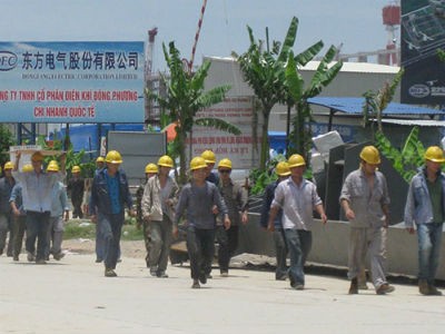 Lao động Trung Quốc làm việc tại Nhà máy Nhiệt điện Hải Phòng. Ảnh: S.T