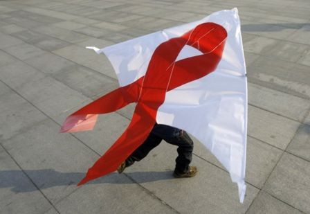 hoạt động của Hội Phòng, chống AIDS, các nhóm tự lực rơi vào bế tắc, khó khăn về mọi mặt nhân lực, vật lực và tài lực.