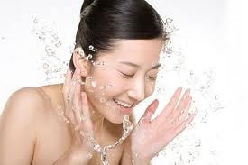 Tránh dùng các loại phấn rôm, kem bôi khi không có chỉ định của thầy thuốc.