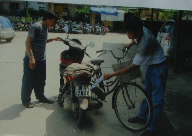 Bản ảnh trong tài liệu điều tra thể hiện hai xe di chuyển ngược chiều nhau khi xảy ra va chạm.