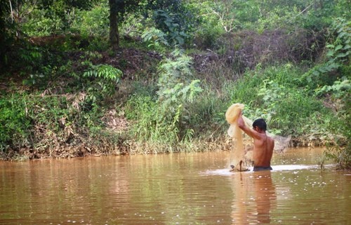 Những ao nước như thế này luôn là “bẫy” các cháu nhỏ vào những ngày hè khi không có người lớn giám sát.