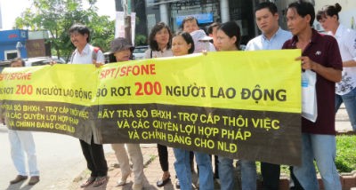 NLĐ tập trung trước trụ sở Cty SPT chiều 27/6 để yêu cầu giải quyết quyền lợi