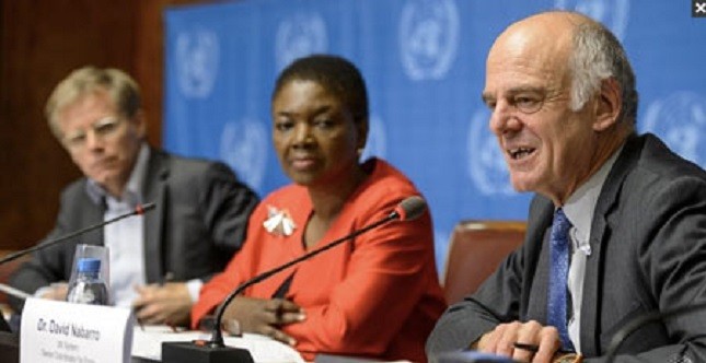 (Từ trái sang phải )Giám đốc tình trạng khẩn cấp của WHO Bruce Aylward LHQ, Giám đốc nhân đạo Liên hiệp quốc Valerie Amos, và Điều phối viên LHQ về EbolaDavid Nabarro chủ trì 1 cuộc họp về dịch Ebola.